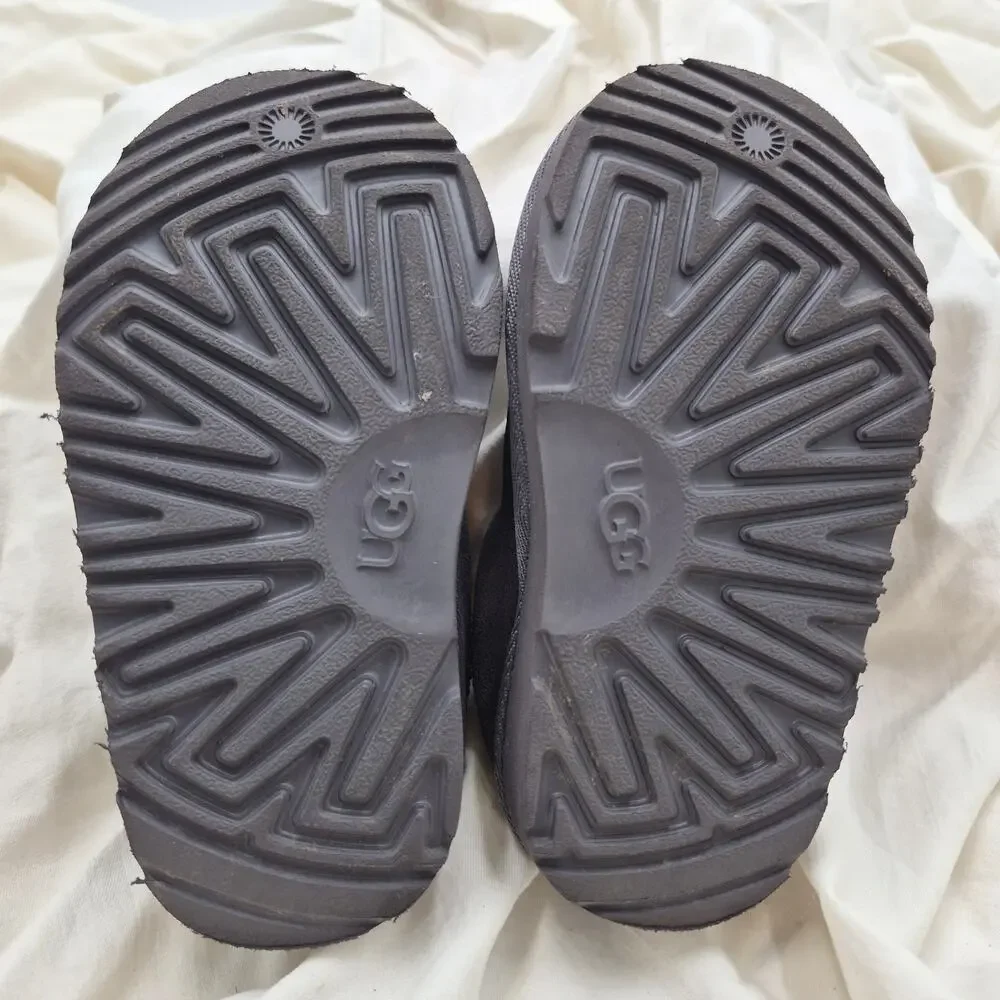 UGG Tasman II Slipper dark grey embroidered braid kids US Size 8